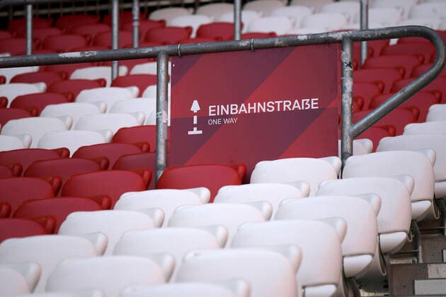 13.06.2020, FC Bayern Muenchen - Borussia Moenchengladbach 13.06.2020, Fussball 1. Bundesliga 2019 2020, 32. Spieltag, FC Bayern Muenchen - Borussia Moenchengladbach, in der Allianz-Arena Muenchen, Leere Tribünen im Stadion. Ein Schild auf der Tribüne: Einbahnstrasse Foto: Bernd Feil M.i.S. Pool Nur für journalistische Zwecke! Only for editorial use! Gemäß den Vorgaben der DFL Deutsche Fußball Liga ist es untersagt, in dem Stadion und oder vom Spiel angefertigte Fotoaufnahmen in Form von Sequenzbildern und oder videoähnlichen Fotostrecken zu verwerten bzw. verwerten zu lassen. DFL regulations prohibit any use of photographs as image sequences and or quasi-video. National and international NewsAgencies OUT. Muenchen Bayern Deutschland *** 13 06 2020, FC Bayern Muenchen Borussia Moenchengladbach 13 06 2020, Football 1 Bundesliga 2019 2020, 32 matchday, FC Bayern Muenchen Borussia Moenchengladbach, in the Allianz Arena Munich, empty stands in the stadium A sign on the stands One-way street Photo Bernd Feil M i S Pool For journalistic purposes only Only for editorial use In accordance with the regulations of the DFL Deutsche Fußball Liga, it is prohibited to use or have used photographs taken in the stadium and or of the match in the form of sequence images and or video-like photo sequences DFL regulations prohibit any use of photographs as image sequences and or quasi video National and international NewsAgencies OUT Munich Bavaria Germany Poolfoto ,EDITORIAL USE ONLY
