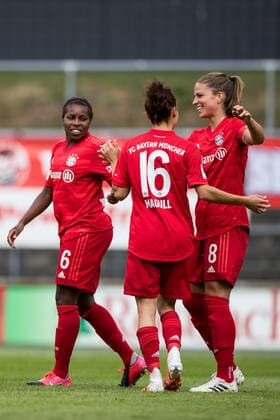 FLYERALARM Womens Football Bundesliga 1 FC Cologne FC Bayern Muenchen 17 06 2020 Cheering at FC Bayern Muenchen for 0 1 by Melanie Leupolz 8, FC Bayern Muenchen FLYERALARM Womens Football Bundesliga, 1 FC Cologne FC Bayern Muenchen, Cologne, Franz Kremer Stadium DFL REGULATIONS PROHIBIT ANY USE OF PHOTOGRAPHS AS IMAGE SEQUENCES AND OR QUASI VIDEO Copyright: xBEAUTIFULxSPORTS Wunderlx