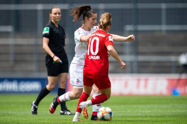 17 06 2020 Football, Women Bundesliga, 2019 2020, 20 Matchday, 1 FC Cologne FC Bayern Munich L R Karoline Kohr Cologne , Linda Dallmann Munich DFB REGULATIONS PROHIBIT ANY USE OF PHOTOGRAPHS AS IMAGE SEQUENCES AND OR QUASI VIDEO Photo Noah Wedel Cologne North Rhine-Westphalia Germany Franz Kremer Stadium