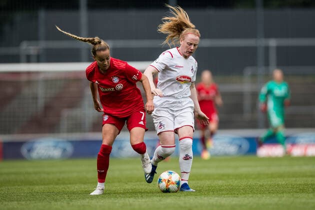 FLYERALARM Women Soccer Bundesliga 1 FC Cologne FC Bayern Muenchen 17 06 2020 Duel Giulia Gwinn 7, FC Bayern Muenchen , Amber Barrett 22, 1 FC Cologne FLYERALARM Women Soccer Bundesliga, 1 FC Cologne FC Bayern Muenchen, Cologne, Franz Kremer Stadion DFL REGULATIONS PROHIBIT ANY USE OF PHOTOGRAPHS AS IMAGE SEQUENCES AND OR QUASI VIDEO Copyright: xBEAUTIFULxSPORTS Wunderlx