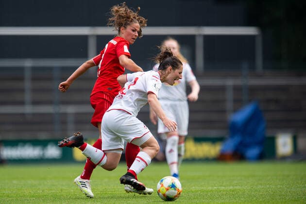 17 06 2020 Football, Women Bundesliga, 2019 2020, 20 Matchday, 1 FC Köln FC Bayern Munich L R Melanie Leupolz Munich , Karoline Kohr Cologne DFB REGULATIONS PROHIBIT ANY USE OF PHOTOGRAPHS AS IMAGE SEQUENCES AND OR QUASI VIDEO Photo Noah Wedel Cologne North Rhine-Westphalia Germany Franz Kremer Stadium