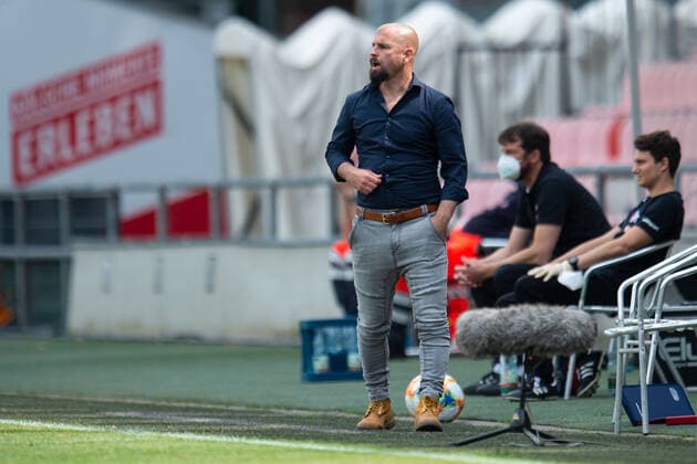17 06 2020 Football, Women Bundesliga, 2019 2020, 20 Matchday, 1 FC Cologne FC Bayern Munich Sascha Glass Trainer Cologne DFB REGULATIONS PROHIBIT ANY USE OF PHOTOGRAPHS AS IMAGE SEQUENCES AND OR QUASI VIDEO Photo Noah Wedel Cologne North Rhine-Westphalia Germany Franz Kremer Stadium