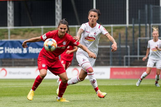 FLYERALARM Women Soccer Bundesliga 1 FC Cologne FC Bayern Muenchen 17 06 2020 Jovana Damnjanovic 9, FC Bayern Muenchen , Francesca Calo 2, 1 FC Cologne FLYERALARM Women Soccer Bundesliga, 1 FC Cologne FC Bayern Muenchen, Cologne, Franz Kremer Stadion DFL REGULATIONS PROHIBIT ANY USE OF PHOTOGRAPHS AS IMAGE SEQUENCES AND OR QUASI VIDEO Copyright: xBEAUTIFULxSPORTS Wunderlx