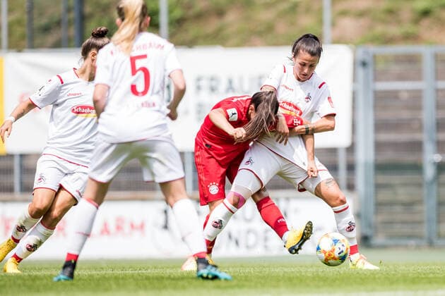 FLYERALARM Women Soccer Bundesliga 1 FC Cologne FC Bayern Muenchen 17 06 2020 Jovana Damnjanovic 9, FC Bayern Muenchen , Francesca Calo 2, 1 FC Cologne FLYERALARM Women Soccer Bundesliga, 1 FC Cologne FC Bayern Muenchen, Cologne, Franz Kremer Stadion DFL REGULATIONS PROHIBIT ANY USE OF PHOTOGRAPHS AS IMAGE SEQUENCES AND OR QUASI VIDEO Copyright: xBEAUTIFULxSPORTS Wunderlx