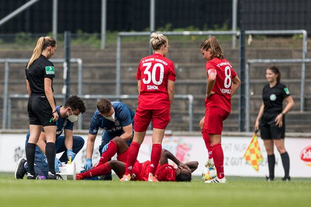 FLYERALARM Women Soccer Bundesliga 1 FC Cologne FC Bayern Muenchen 17 06 2020 Lineth Beerensteyn 6, FC Bayern Muenchen must be treated on the field FLYERALARM Women Soccer Bundesliga, 1 FC Cologne FC Bayern Muenchen, Cologne, Franz Kremer Stadium DFL REGULATIONS PROHIBIT ANY USE OF PHOTOGRAPHS AS IMAGE SEQUENCES AND OR QUASI VIDEO Copyright: xBEAUTIFULxSPORTS Wunderlx