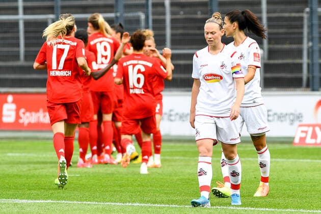 Melanie Leupolz Melli Leupolz, FCB, 8, undercover scored the 0 1, cheering over a goal, cheering, goal celebration, celebrating the goal, goal, celebration, cheering over the goal, optimistic, action, action, The players of 1 FC Köln looking disappointed, Disappointment, frustration, disappointed, pessimistic, 17 06 2020, Cologne Germany , Soccer, Flyer alert women Bundesliga, 1 FC Köln FC Bayern Munich, DFB DFL REGULATIONS PROHIBIT ANY USE OF PHOTOGRAPHS AS IMAGE SEQUENCES AND OR QUASI VIDEO xmhx