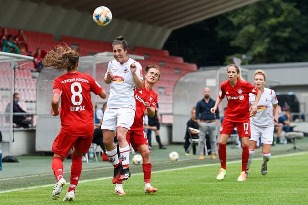 from left to right Melanie Leupolz Melli Leupolz, FCB, 8 , Karoline Kohr Cologne, 13 , Header, header, headers, aerial duel, action, action, 17 06 2020, Cologne Germany , Football, Flyeralarm Frauen Bundesliga, 1 FC Köln FC Bayern München, DFB DFL REGULATIONS PROHIBIT ANY USE OF PHOTOGRAPHS AS IMAGE SEQUENCES AND OR QUASI VIDEO xmhx