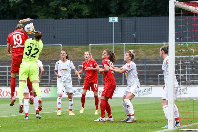 v li Carina Wenninger FCB, 19 scores the 0 3 by header, scores the goal for the 0 3 , Goal, Goalscoring, Action, Action, Game scene, 17 06 2020, Cologne Germany , Soccer, Flyeralarm Frauen Bundesliga, 1 FC Köln FC Bayern München, DFB DFL REGULATIONS PROHIBIT ANY USE OF PHOTOGRAPHS AS IMAGE SEQUENCES AND OR QUASI VIDEO xmhx