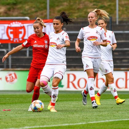 Giulia Gwinn FCB, 7 , Francesa Calo Cologne, 2 , Duel, duel, tackle, tackling, dynamics, action, action, 17 06 2020, Cologne Germany , Soccer, Flyeralarm Women Bundesliga, 1 FC Cologne FC Bayern Munich, DFB DFL REGULATIONS PROHIBIT ANY USE OF PHOTOGRAPHS AS IMAGE SEQUENCES AND OR QUASI VIDEO xmhx