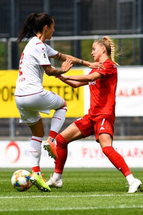 from left to right Francesa Calo Cologne, 2 , Giulia Gwinn FCB, 7 , Duel, duel, tackle, tackling, dynamics, action, action, 17 06 2020, Cologne Germany , Soccer, Flyeralarm Women Bundesliga, 1 FC Cologne FC Bayern Munich, DFB DFL REGULATIONS PROHIBIT ANY USE OF PHOTOGRAPHS AS IMAGE SEQUENCES AND OR QUASI VIDEO xmhx