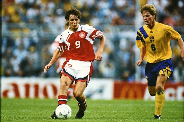 FLEMMING POVLSEN, Denmark, STEFAN SCHWARZ, Sweden, European Cup, Sweden EURO 1992, Sweden vs Denmark 1-0, Solna CAMPIONATI EUROPEI SVEZIA EURO 1992 SVEZIA-DANIMARCA 1-0