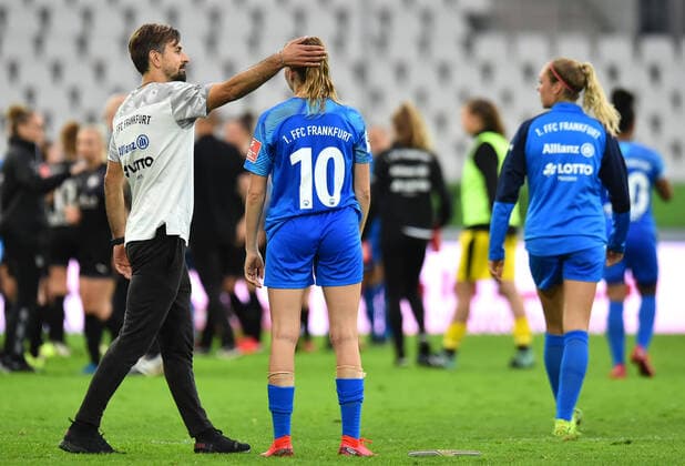 17 06 2020 Football, Women Bundesliga, 2019 2020, 20 Matchday, SGS Essen 1 FFC Frankfurt L R Niko Arnautis Trainer Frankfurt , Laura Freigang Frankfurt DFB REGULATIONS PROHIBIT ANY USE OF PHOTOGRAPHS AS IMAGE SEQUENCES AND OR QUASI VIDEO Photo Noah Wedel Essen North Rhine-Westphalia Germany Stadium Essen