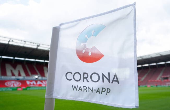 1 FSV Mainz 05 vs SV Werder Bremen 20 06 2020 Corner flag with the new Corona Warn App for mobile phones in the Opel Arena Sport Football 1 Bundesliga nphgm001 Season 19 20 33 Matchday 1 FSV Mainz 05 vs SV Werder Bremen 20 06 2020 DFL REGULATIONS PROHIBIT ANY USE OF PHOTOGRAPHS AS IMAGE SEQUENCES AND OR QUASI VIDEO EDITORIAL USE ONLY NATIONAL AND INTERNATIONAL NEWS AGENCIES OUT Mainz Poolfoto Witters gumzmedia nordphoto ,EDITORIAL USE ONLY