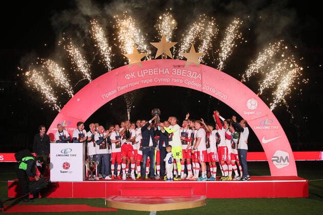 Bilder des Jahres 2020, Sport 06 Juni Sport Themen der Woche KW25 TEAM of Crvena zvezda celebrates winning of national championship against Proleter Novi sad at Rajko Mitic stadium, Belgrade 20.06.2020 MarkoxMetlas 