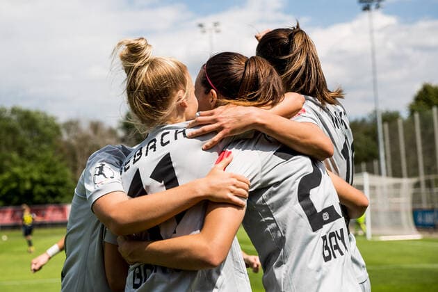 FLYERALARM Womens Football Bundesliga Bayer 04 Leverkusen 1 FC Koeln 21 06 2020 Ivana Rudelic 25, Bayer 04 Leverkusen meets for 1 0 Cheers at Bayer 04 Leverkusen FLYERALARM Womens Football Bundesliga, Bayer 04 Leverkusen 1 FC Koeln, Leverkusen, Youth Football Centre Kurtekotten DFL REGULATIONS PROHIBIT ANY USE OF PHOTOGRAPHS AS IMAGE SEQUENCES AND OR QUASI VIDEO Copyright: xBEAUTIFULxSPORTS Wunderlx