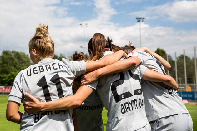 FLYERALARM Womens Football Bundesliga Bayer 04 Leverkusen 1 FC Koeln 21 06 2020 Ivana Rudelic 25, Bayer 04 Leverkusen meets for 1 0 Cheers at Bayer 04 Leverkusen FLYERALARM Womens Football Bundesliga, Bayer 04 Leverkusen 1 FC Koeln, Leverkusen, Youth Football Centre Kurtekotten DFL REGULATIONS PROHIBIT ANY USE OF PHOTOGRAPHS AS IMAGE SEQUENCES AND OR QUASI VIDEO Copyright: xBEAUTIFULxSPORTS Wunderlx