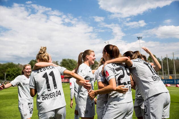 FLYERALARM Womens Football Bundesliga Bayer 04 Leverkusen 1 FC Koeln 21 06 2020 Ivana Rudelic 25, Bayer 04 Leverkusen meets for 1 0 Cheers at Bayer 04 Leverkusen FLYERALARM Womens Football Bundesliga, Bayer 04 Leverkusen 1 FC Koeln, Leverkusen, Youth Football Centre Kurtekotten DFL REGULATIONS PROHIBIT ANY USE OF PHOTOGRAPHS AS IMAGE SEQUENCES AND OR QUASI VIDEO Copyright: xBEAUTIFULxSPORTS Wunderlx
