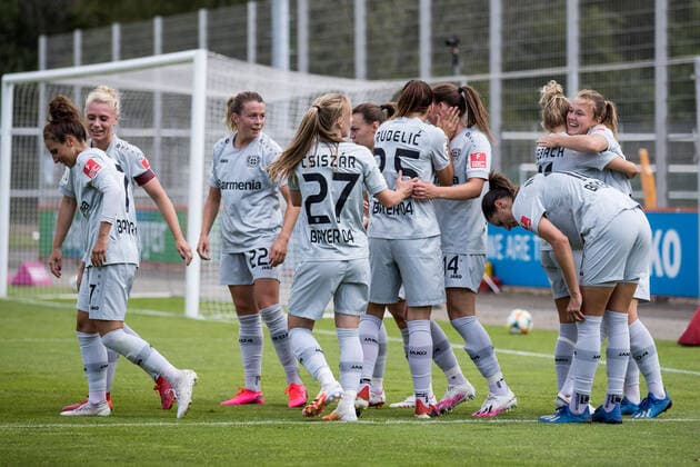 FLYERALARM Womens Football Bundesliga Bayer 04 Leverkusen 1 FC Koeln 21 06 2020 Ivana Rudelic 25, Bayer 04 Leverkusen meets for 2 0 Cheers at Bayer 04 Leverkusen FLYERALARM Womens Football Bundesliga, Bayer 04 Leverkusen 1 FC Koeln, Leverkusen, Youth Football Centre Kurtekotten DFL REGULATIONS PROHIBIT ANY USE OF PHOTOGRAPHS AS IMAGE SEQUENCES AND OR QUASI VIDEO Copyright: xBEAUTIFULxSPORTS Wunderlx