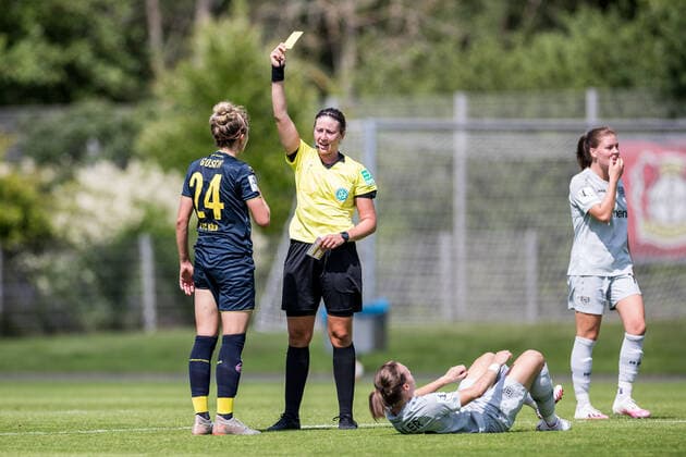 FLYERALARM Women Soccer Bundesliga Bayer 04 Leverkusen 1 FC Cologne 21 06 2020 Yellow for Theresa Gosch 24, 1 FC Cologne FLYERALARM Women Soccer Bundesliga, Bayer 04 Leverkusen 1 FC Cologne, Leverkusen, Youth Soccer Center Kurtekotten DFL REGULATIONS PROHIBIT ANY USE OF PHOTOGRAPHS AS IMAGE SEQUENCES AND OR QUASI VIDEO Copyright: xBEAUTIFULxSPORTS Wunderlx