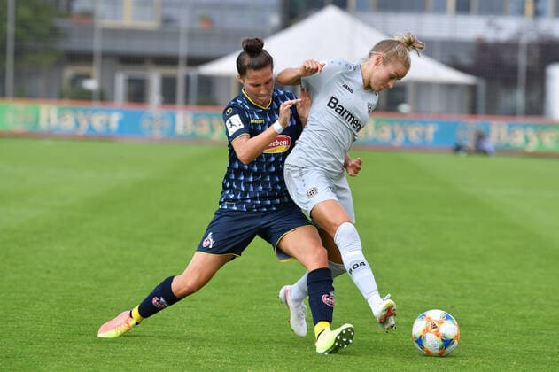 Sabrina Horvat Cologne, 3 tries to separate Lena Uebach B04, 11 from the ball, 21 06 2020, Cologne Germany , Football, Flyeralarm Frauen Bundesliga, Bayer 04 Leverkusen 1 FC Cologne, DFB DFL REGULATIONS PROHIBIT ANY USE OF PHOTOGRAPHS AS IMAGE SEQUENCES AND OR QUASI VIDEO xmkx