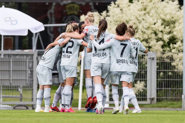 FLYERALARM Womens Football Bundesliga Bayer 04 Leverkusen 1 FC Koeln 21 06 2020 Milena Nikolic 10, Bayer 04 Leverkusen meets for 3 1 Cheers at Bayer 04 Leverkusen FLYERALARM Womens Football Bundesliga, Bayer 04 Leverkusen 1 FC Koeln, Leverkusen, Youth Football Centre Kurtekotten DFL REGULATIONS PROHIBIT ANY USE OF PHOTOGRAPHS AS IMAGE SEQUENCES AND OR QUASI VIDEO Copyright: xBEAUTIFULxSPORTS Wunderlx