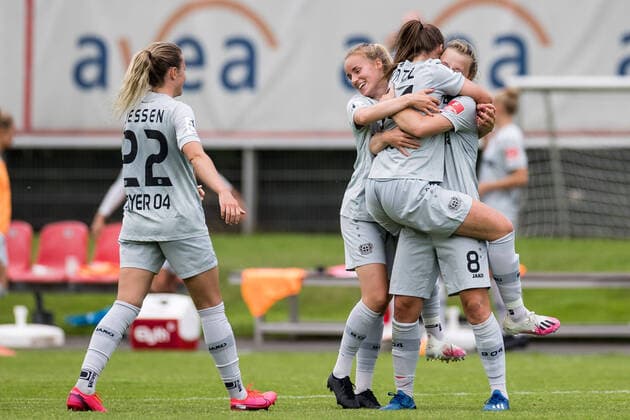 FLYERALARM Womens Football Bundesliga Bayer 04 Leverkusen 1 FC Koeln 21 06 2020 The Bayer 04 Leverkusen women celebrate the 3 1 victory against 1 FC Koeln and at the same time the preservation of their class FLYERALARM Womens Football Bundesliga, Bayer 04 Leverkusen 1 FC Koeln, Leverkusen, Jugendfußball Zentrum Kurtekotten DFL REGULATIONS PROHIBIT ANY USE OF PHOTOGRAPHS AS IMAGE SEQUENCES AND OR QUASI VIDEO Copyright: xBEAUTIFULxSPORTS Wunderlx