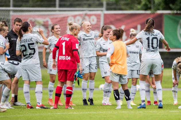 FLYERALARM Womens Football Bundesliga Bayer 04 Leverkusen 1 FC Koeln 21 06 2020 The Bayer 04 Leverkusen women celebrate the 3 1 victory against 1 FC Koeln and at the same time the preservation of their class FLYERALARM Womens Football Bundesliga, Bayer 04 Leverkusen 1 FC Koeln, Leverkusen, Jugendfußball Zentrum Kurtekotten DFL REGULATIONS PROHIBIT ANY USE OF PHOTOGRAPHS AS IMAGE SEQUENCES AND OR QUASI VIDEO Copyright: xBEAUTIFULxSPORTS Wunderlx