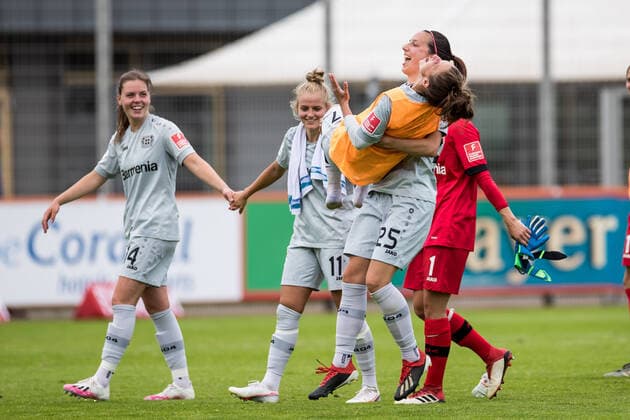 FLYERALARM Womens Football Bundesliga Bayer 04 Leverkusen 1 FC Koeln 21 06 2020 The Bayer 04 Leverkusen women celebrate the 3 1 victory against 1 FC Koeln and at the same time the preservation of their class FLYERALARM Womens Football Bundesliga, Bayer 04 Leverkusen 1 FC Koeln, Leverkusen, Jugendfußball Zentrum Kurtekotten DFL REGULATIONS PROHIBIT ANY USE OF PHOTOGRAPHS AS IMAGE SEQUENCES AND OR QUASI VIDEO Copyright: xBEAUTIFULxSPORTS Wunderlx