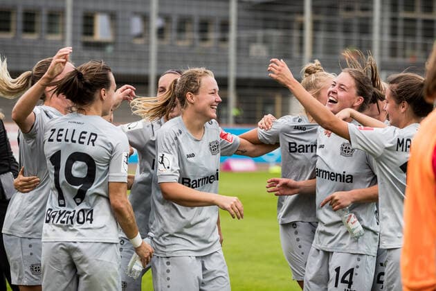 FLYERALARM Womens Football Bundesliga Bayer 04 Leverkusen 1 FC Koeln 21 06 2020 The Bayer 04 Leverkusen women celebrate the 3 1 victory against 1 FC Koeln and at the same time the preservation of their class FLYERALARM Womens Football Bundesliga, Bayer 04 Leverkusen 1 FC Koeln, Leverkusen, Jugendfußball Zentrum Kurtekotten DFL REGULATIONS PROHIBIT ANY USE OF PHOTOGRAPHS AS IMAGE SEQUENCES AND OR QUASI VIDEO Copyright: xBEAUTIFULxSPORTS Wunderlx