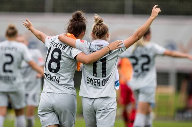 FLYERALARM Womens Football Bundesliga Bayer 04 Leverkusen 1 FC Koeln 21 06 2020 The Bayer 04 Leverkusen women celebrate the 3 1 victory against 1 FC Koeln and at the same time the preservation of their class FLYERALARM Womens Football Bundesliga, Bayer 04 Leverkusen 1 FC Koeln, Leverkusen, Jugendfußball Zentrum Kurtekotten DFL REGULATIONS PROHIBIT ANY USE OF PHOTOGRAPHS AS IMAGE SEQUENCES AND OR QUASI VIDEO Copyright: xBEAUTIFULxSPORTS Wunderlx