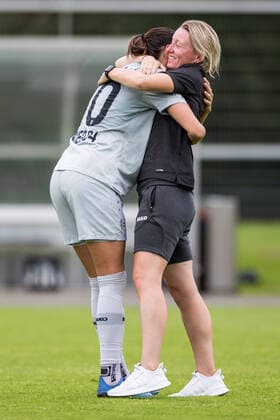 FLYERALARM Womens Football Bundesliga Bayer 04 Leverkusen 1 FC Koeln 21 06 2020 The Bayer 04 Leverkusen women celebrate the 3 1 victory against 1 FC Koeln and at the same time the preservation of their class FLYERALARM Womens Football Bundesliga, Bayer 04 Leverkusen 1 FC Koeln, Leverkusen, Jugendfußball Zentrum Kurtekotten DFL REGULATIONS PROHIBIT ANY USE OF PHOTOGRAPHS AS IMAGE SEQUENCES AND OR QUASI VIDEO Copyright: xBEAUTIFULxSPORTS Wunderlx