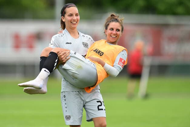 21 06 2020 Football, Women Bundesliga, 2019 2020, 21 Matchday, Bayer 04 Leverkusen 1 FC Köln L R Ivana Rudelic Leverkusen Jessica Wich Leverkusen DFB REGULATIONS PROHIBIT ANY USE OF PHOTOGRAPHS AS IMAGE SEQUENCES AND OR QUASI VIDEO Photo Noah Wedel Cologne North Rhine-Westphalia Germany Youth Football Centre Kurtekotten