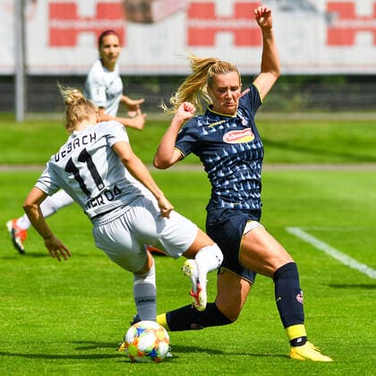 v li Lena Uebach B04, 11 , Rachel Rinast Köln, 31 , Duel, duel, tackle, tackling, dynamics, action, action, 21 06 2020, Leverkusen Germany , Football, Flyeralarm Frauen Bundesliga, Bayer 04 Leverkusen 1 FC Köln, DFB DFL REGULATIONS PROHIBIT ANY USE OF PHOTOGRAPHS AS IMAGE SEQUENCES AND OR QUASI VIDEO xmhx