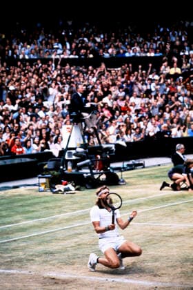 BORG Bjoern SWE gewinnt zum 5.Mal in Wimbledon Maenner Finale 1980 Bjoern Borg - John McEnroe All England Tennis Championships in Wimbledon 1980 am 05 Juli 1980 in Wimbledon *** BORG Bjoern SWE wins 5 times in Wimbledon Mens Final 1980 Bjoern Borg John McEnroe All England Tennis Championships in Wimbledon 1980 July 05, 1980 in Wimbledon