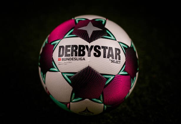 Düsseldorf, 26 06 2020 Der Bundesliga Ball Derbystar Bundesliga Brillant APS V20 2020 21 Match ball