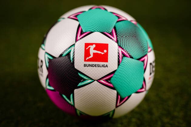 Düsseldorf, 26 06 2020 Der Bundesliga Ball Derbystar Bundesliga Brillant APS V20 2020 21 Match ball