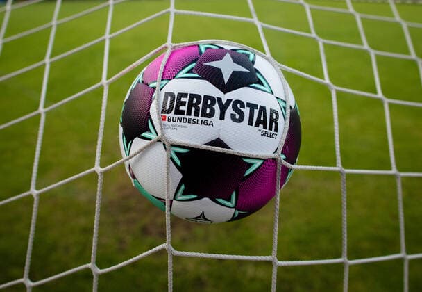 Düsseldorf, 26 06 2020 Der Bundesliga Ball Derbystar Bundesliga Brillant APS V20 2020 21 Match ball