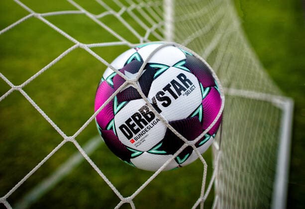Düsseldorf, 26 06 2020 Der Bundesliga Ball Derbystar Bundesliga Brillant APS V20 2020 21 Match ball