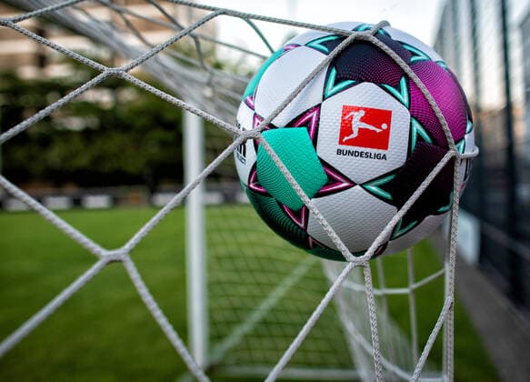 Düsseldorf, 26 06 2020 Der Bundesliga Ball Derbystar Bundesliga Brillant APS V20 2020 21 Match ball