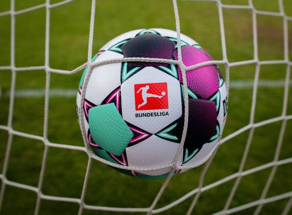 Düsseldorf, 26 06 2020 Der Bundesliga Ball Derbystar Bundesliga Brillant APS V20 2020 21 Match ball
