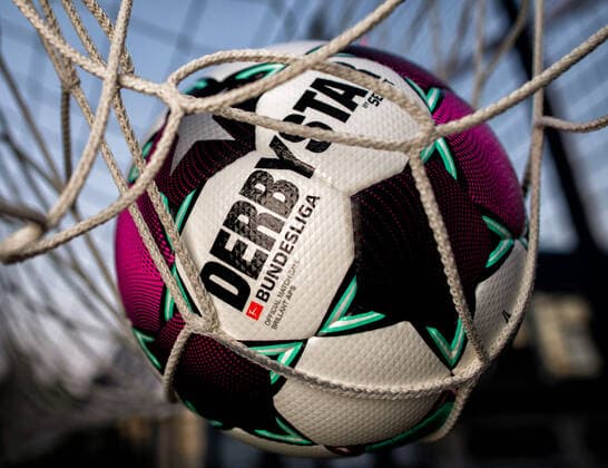 Düsseldorf, 26 06 2020 Der Bundesliga Ball Derbystar Bundesliga Brillant APS V20 2020 21 Match ball