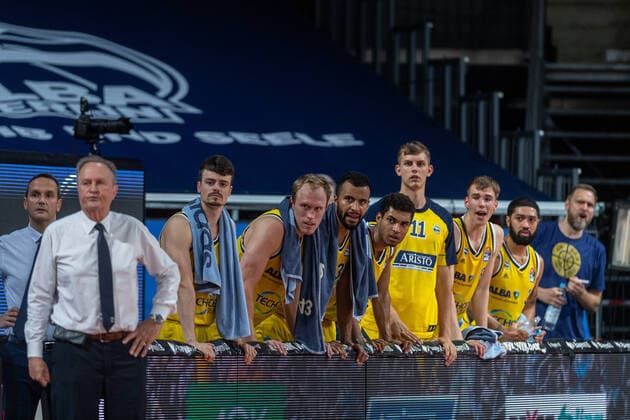 Basketball easyCredit BBL Final Tournament Basketball München 26 06 2020 Season 2019 2020 easyCredit BBL Final Tournament 2020 Final Game 1 Alba Berlin MHP Riesen Ludwigsburg Alba Aito Garcia Reneses Alba Berlin, Trainer Jonas Mattisseck Alba Berlin, No 09 Luke Sikma Alba Berlin, No 43 Johannes Thiemann Alba Berlin, No 32 Kenneth Ogbe Alba Berlin, No 25 Lorenz Brenneke Alba Berlin, No 11 Malte Delow Alba Berlin, No 06 Peyton Siva Alba Berlin, No 03 Thommy Thorwarth only editorial use commercial use use only after consultation with the photographer Munich Germany