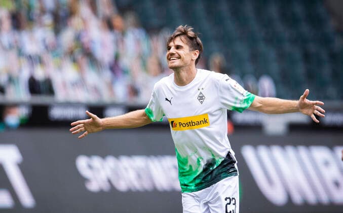 Borussia Moenchengladbach Hertha BSC Berlin, 27 06 2020 Jonas Hofmann Bor Moenchengladbach 23 shoots the 1 0 goal and cheers exuberantly 27 06 2020, Football, 1 Bundesliga, Season 2019 20, 34 Matchday, Borussia Moenchengladbach Hertha BSC Berlin, Photo MORITZ MUELLER POOL Only for Editorial use Poolfoto Moritz Mueller EDITORIAL USE ONLY --- DFL regulations prohibit any use of photographs as image sequences and or quasi-video - only for editorial use ---