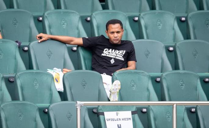 Borussia Moenchengladbach Hertha BSC Berlin, 27 06 2020 Last game Raffael Bor Moenchengladbach sitting on the stands 27 06 2020, Football, 1 Bundesliga, Season 2019 20, 34 Matchday, Borussia Moenchengladbach Hertha BSC Berlin, Photo MORITZ MUELLER POOL Only for Editorial use Moenchengladbach NRW Germany Poolfoto Moritz Mueller EDITORIAL USE ONLY --- DFL regulations prohibit any use of photographs as image sequences and or quasi-video - only for editorial use ---