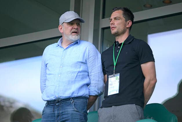 27.06.2020, VfL Wolfsburg - FC Bayern Muenchen 27.06.2020, Fussball 1. Bundesliga 2019 2020, 34. Spieltag, VfL Wolfsburg - FC Bayern Muenchen, in der Volkswagen-Arena Wolfsburg. (L-R) Geschäftsführer Jörg Schmadtke (VfL Wolfsburg) und Sportdirektor Marcel Schäfer (VfL Wolfsburg) Foto: Bernd Feil M.i.S. Pool Nur für journalistische Zwecke! Only for editorial use! Gemäß den Vorgaben der DFL Deutsche Fußball Liga ist es untersagt, in dem Stadion und oder vom Spiel angefertigte Fotoaufnahmen in Form von Sequenzbildern und oder videoähnlichen Fotostrecken zu verwerten bzw. verwerten zu lassen. DFL regulations prohibit any use of photographs as image sequences and or quasi-video. National and international NewsAgencies OUT. Wolfsburg Volkswagen Arena Niedersachsen Deutschland *** 27 06 2020, VfL Wolfsburg FC Bayern Muenchen 27 06 2020, Football 1 Bundesliga 2019 2020, 34 matchday, VfL Wolfsburg FC Bayern Muenchen, in the Volkswagen Arena Wolfsburg L R Managing Director Sport Jörg Schmadtke VfL Wolfsburg and Sports Director Marcel Schäfer VfL Wolfsburg Photo Bernd Feil M i S Pool Only for journalistic purposes Only for editorial use In accordance with the regulations of the DFL Deutsche Fußball Liga, it is prohibited to use or have used photographs taken in the stadium and or of the match in the form of sequence images and or video-like photo sequences DFL regulations prohibit any use of photographs as image sequences and or quasi video National and international NewsAgencies OUT Wolfsburg Volkswagen Arena Lower Saxony Germany Poolfoto ,EDITORIAL USE ONLY