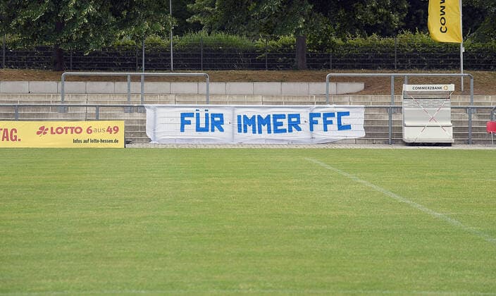 28 06 2020, xhbx, Football 1 Bundesliga Women, 1 FFC Frankfurt SC Freiburg emspor, v l 1 FFC Frankfurt Banner, Farewell, Poster, Logo DFL DFB REGULATIONS PROHIBIT ANY USE OF PHOTOGRAPHS as IMAGE SEQUENCES and or QUASI VIDEO Frankfurt am Main