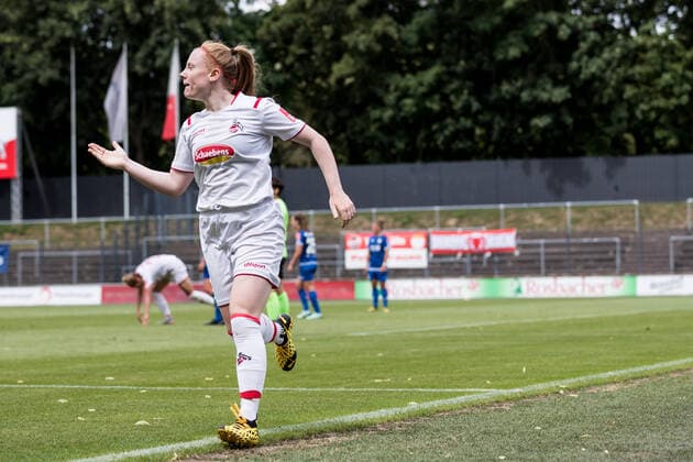 FLYERALARM Women Soccer Bundesliga 1 FC Koeln SC Sand 28 06 2020 Amber Barrett 22, 1 FC Koeln meets for 1 0 Cheers at 1 FC Koeln FLYERALARM Women Soccer Bundesliga, 1 FC Koeln SC Sand, Koeln, Franz Kremer Stadion DFL REGULATIONS PROHIBIT ANY USE OF PHOTOGRAPHS AS IMAGE SEQUENCES AND OR QUASI VIDEO Copyright: xBEAUTIFULxSPORTS Wunderlx