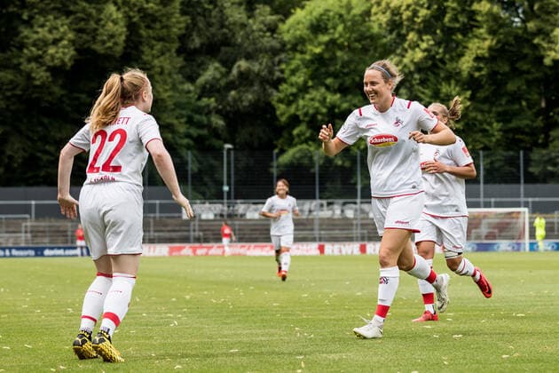 FLYERALARM Women Soccer Bundesliga 1 FC Koeln SC Sand 28 06 2020 Amber Barrett 22, 1 FC Koeln meets for 1 0 Cheers at 1 FC Koeln FLYERALARM Women Soccer Bundesliga, 1 FC Koeln SC Sand, Koeln, Franz Kremer Stadion DFL REGULATIONS PROHIBIT ANY USE OF PHOTOGRAPHS AS IMAGE SEQUENCES AND OR QUASI VIDEO Copyright: xBEAUTIFULxSPORTS Wunderlx