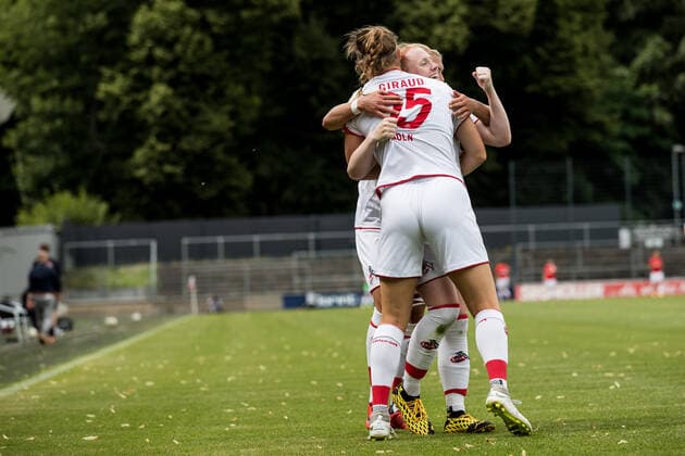 FLYERALARM Women Soccer Bundesliga 1 FC Koeln SC Sand 28 06 2020 Amber Barrett 22, 1 FC Koeln meets for 1 0 Cheers at 1 FC Koeln FLYERALARM Women Soccer Bundesliga, 1 FC Koeln SC Sand, Koeln, Franz Kremer Stadion DFL REGULATIONS PROHIBIT ANY USE OF PHOTOGRAPHS AS IMAGE SEQUENCES AND OR QUASI VIDEO Copyright: xBEAUTIFULxSPORTS Wunderlx