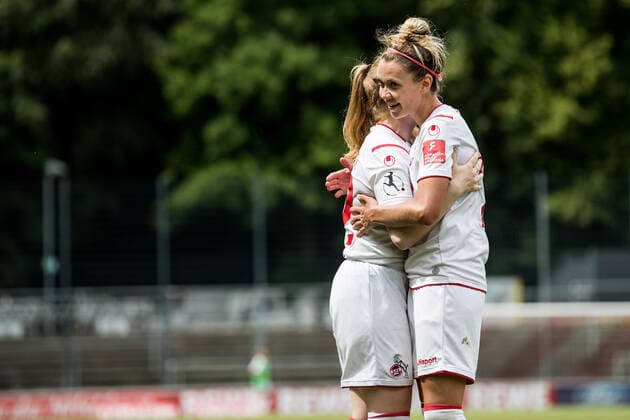 FLYERALARM Women Soccer Bundesliga 1 FC Koeln SC Sand 28 06 2020 Amber Barrett 22, 1 FC Koeln meets for 1 0 Cheers at 1 FC Koeln FLYERALARM Women Soccer Bundesliga, 1 FC Koeln SC Sand, Koeln, Franz Kremer Stadion DFL REGULATIONS PROHIBIT ANY USE OF PHOTOGRAPHS AS IMAGE SEQUENCES AND OR QUASI VIDEO Copyright: xBEAUTIFULxSPORTS Wunderlx
